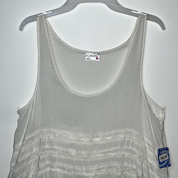 Free People Whit/Black dots Sleeveless Racerback Ruffle Sharkbite Lace top Sz M - Picture 3 of 9